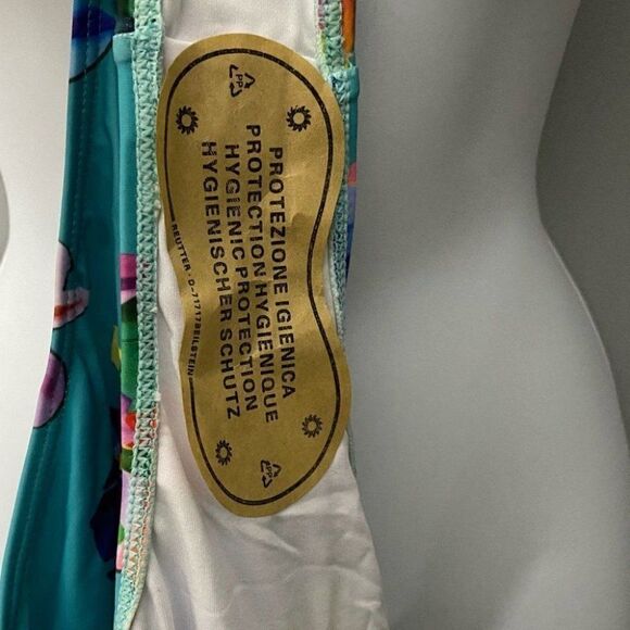 Tropical Floral Plunge Multi Way Swimsuit‎ - Picture 10 of 10